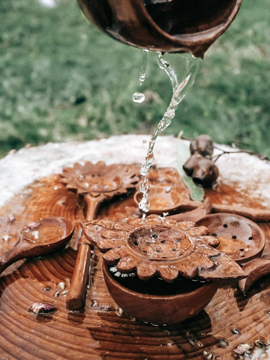 Wooden Daisy Strainer - Dusty Rose Essentials